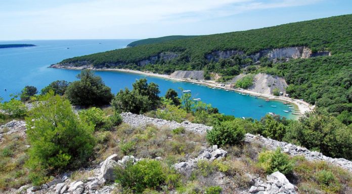 Kalavojna: Ljetnikovac u uvali dobrog vina