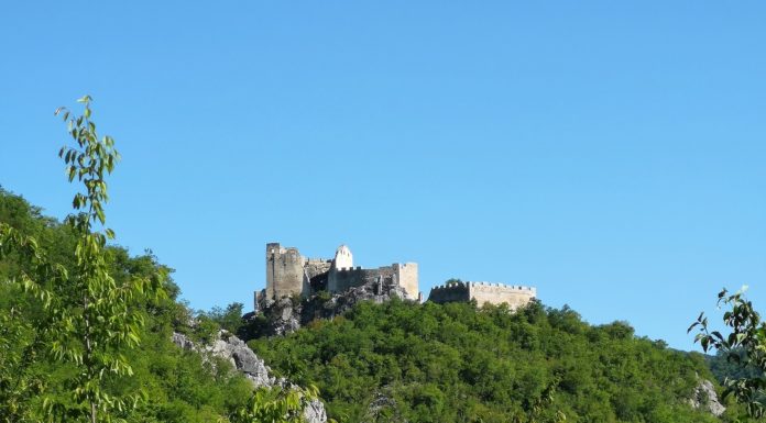 Petrapilosa: Dlakava utvrda koju su spalili nezadovoljni kmetovi